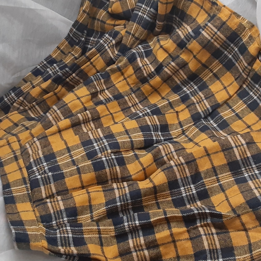 Cute Skirt.  fabric Seems flannel. no etiquette. See Pics for measures